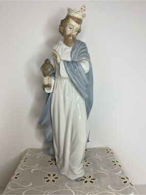 Vintage Lladro NAO Porcelain Figurine KING GASPAR WITH CUP Christmas Nativity